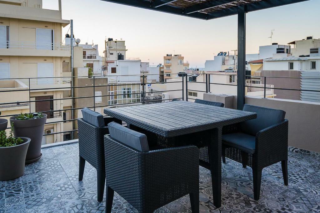 Yasemi Superb Two Floor Apartment 伊拉克利翁 外观 照片
